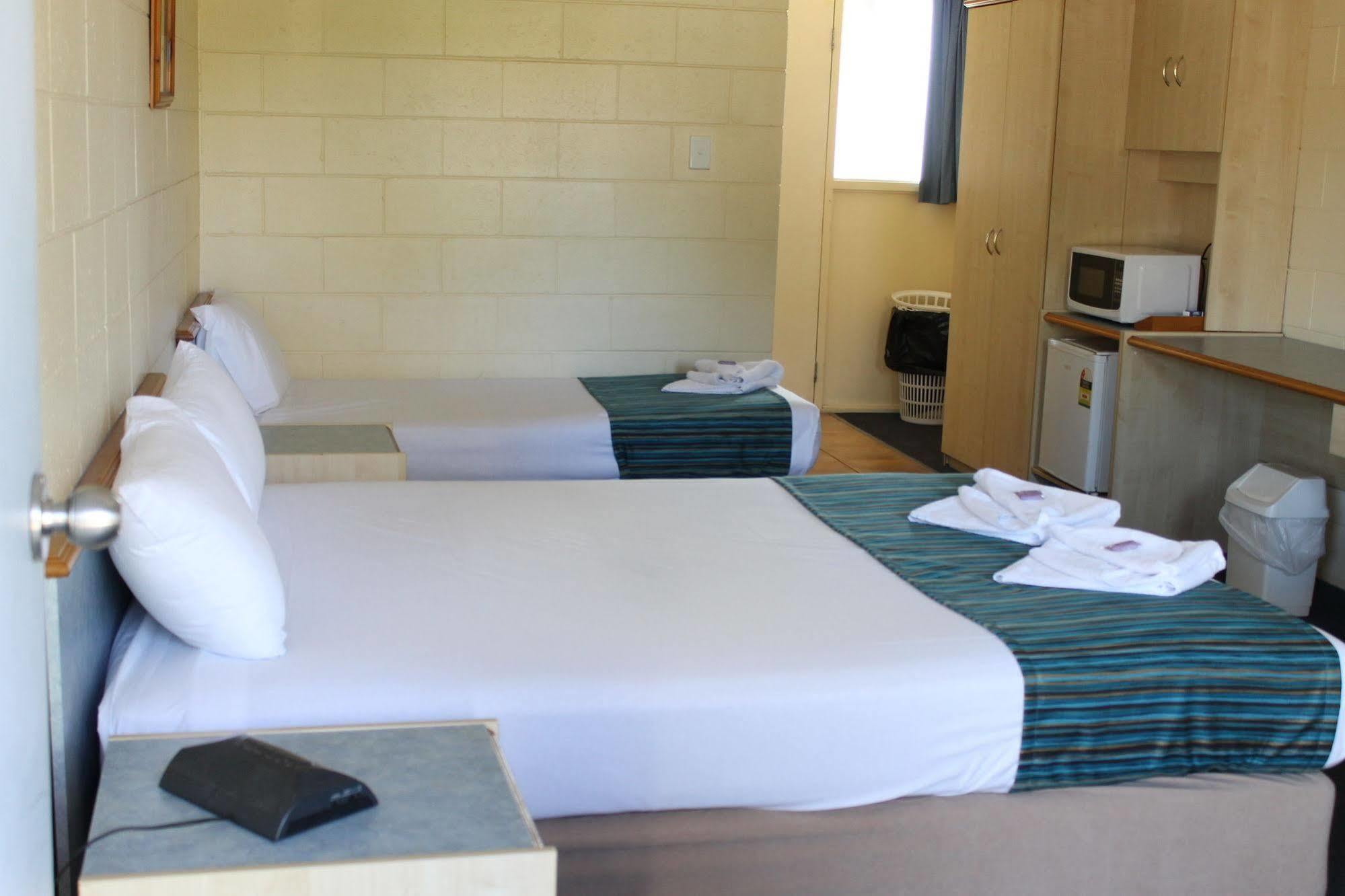 Rocky Glen Hotel Motel แกลดสตัน ภายนอก รูปภาพ