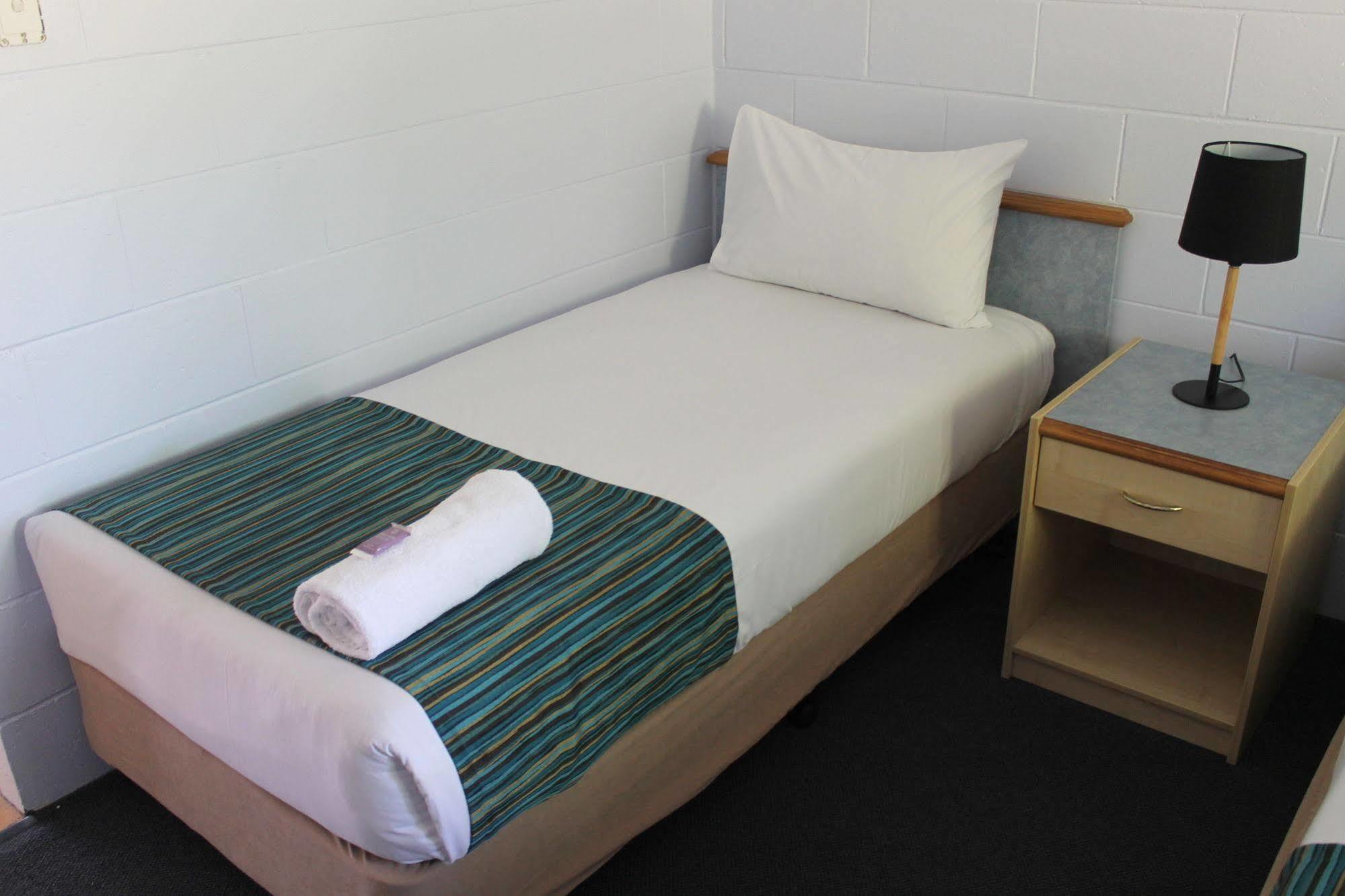Rocky Glen Hotel Motel แกลดสตัน ภายนอก รูปภาพ
