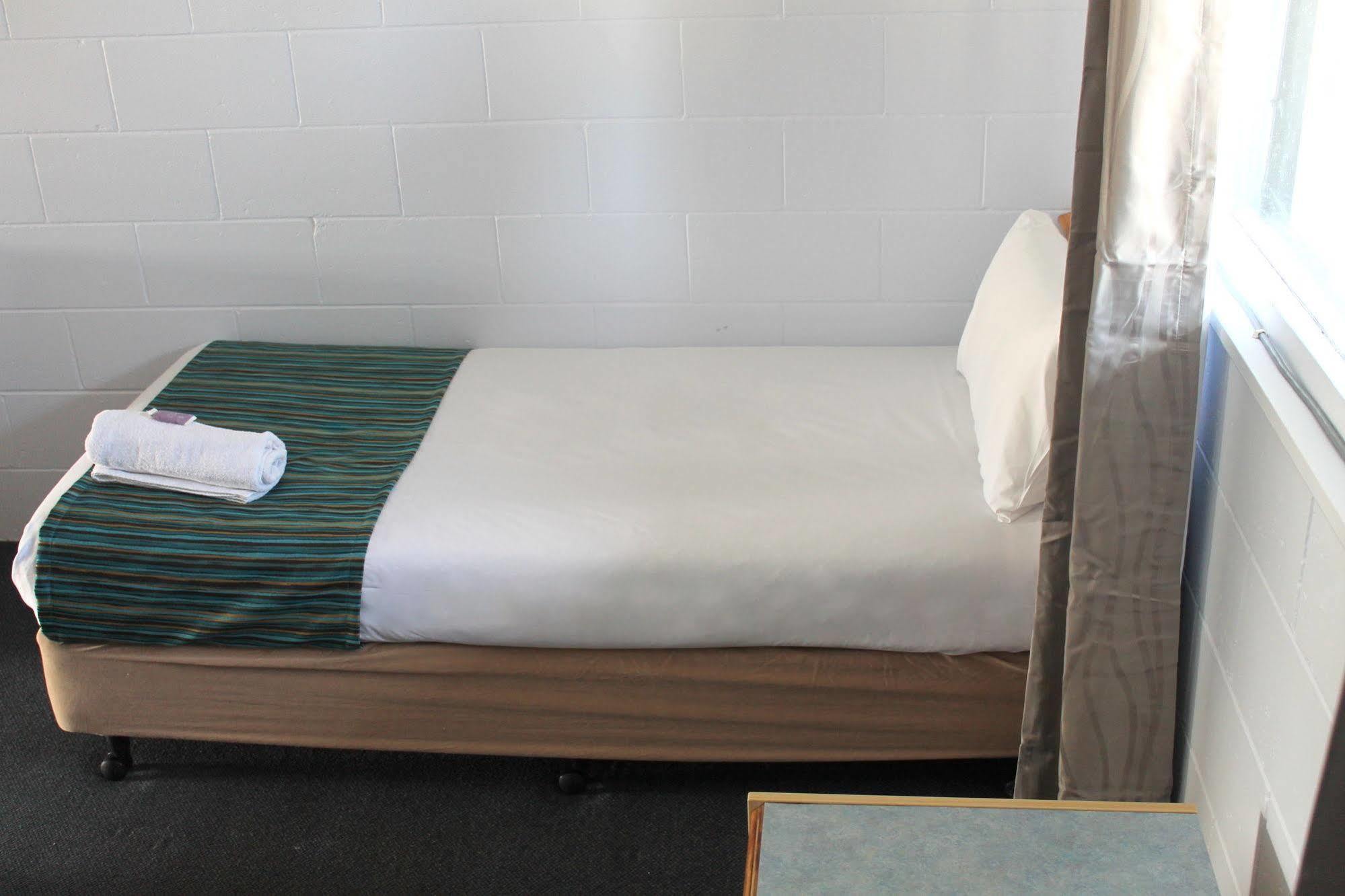 Rocky Glen Hotel Motel แกลดสตัน ภายนอก รูปภาพ