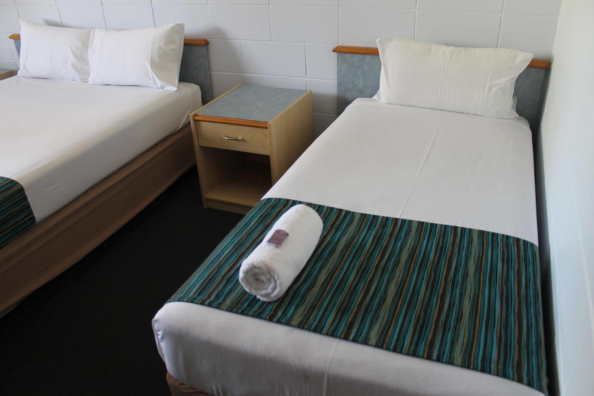 Rocky Glen Hotel Motel แกลดสตัน ภายนอก รูปภาพ