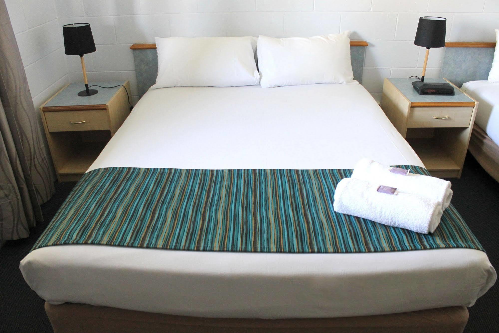 Rocky Glen Hotel Motel แกลดสตัน ภายนอก รูปภาพ